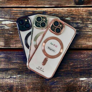 🎁 Nadělil ti Ježíšek🎅🏼nový iPhone? Dopřej mu stylový kožíšek ve formě ochranného krytu MagShine s funkcí MagSafe! 🧲 Máme...